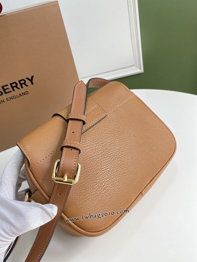 Burberry專門店新款搭扣包 巴寶莉粒紋皮革單肩斜挎女包 yxb1274